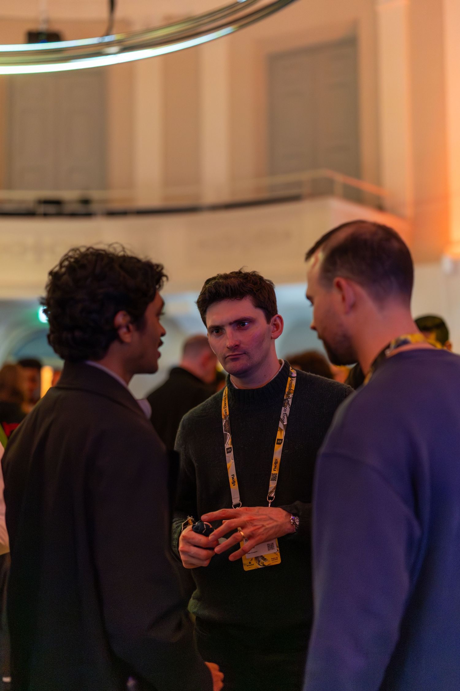 Eventfotografie van Oliver Cricket tijdens Amsterdam Dance Event (ADE), live performance met energieke sfeer.