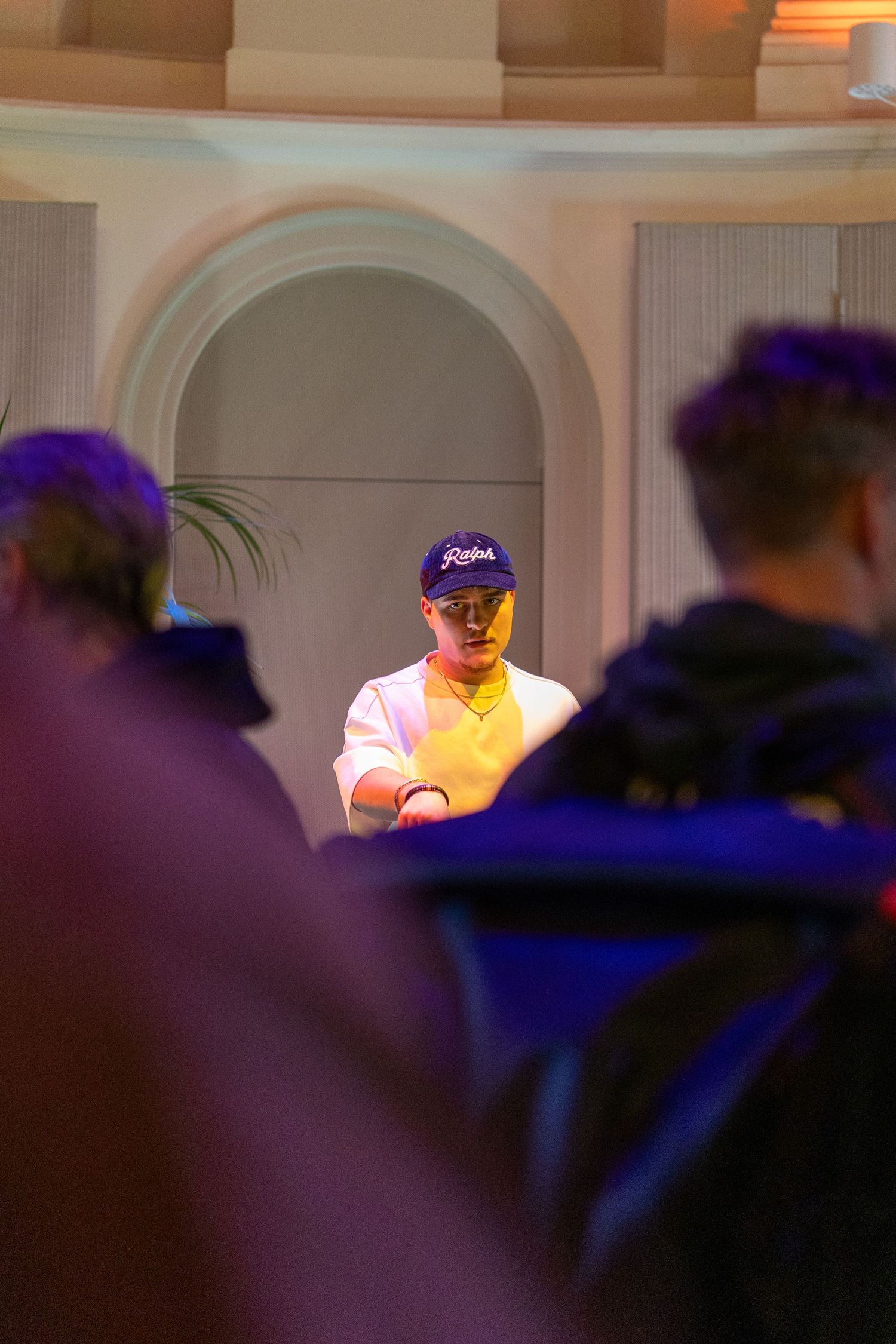 Eventfotografie van Oliver Cricket tijdens Amsterdam Dance Event (ADE), live performance met energieke sfeer.
