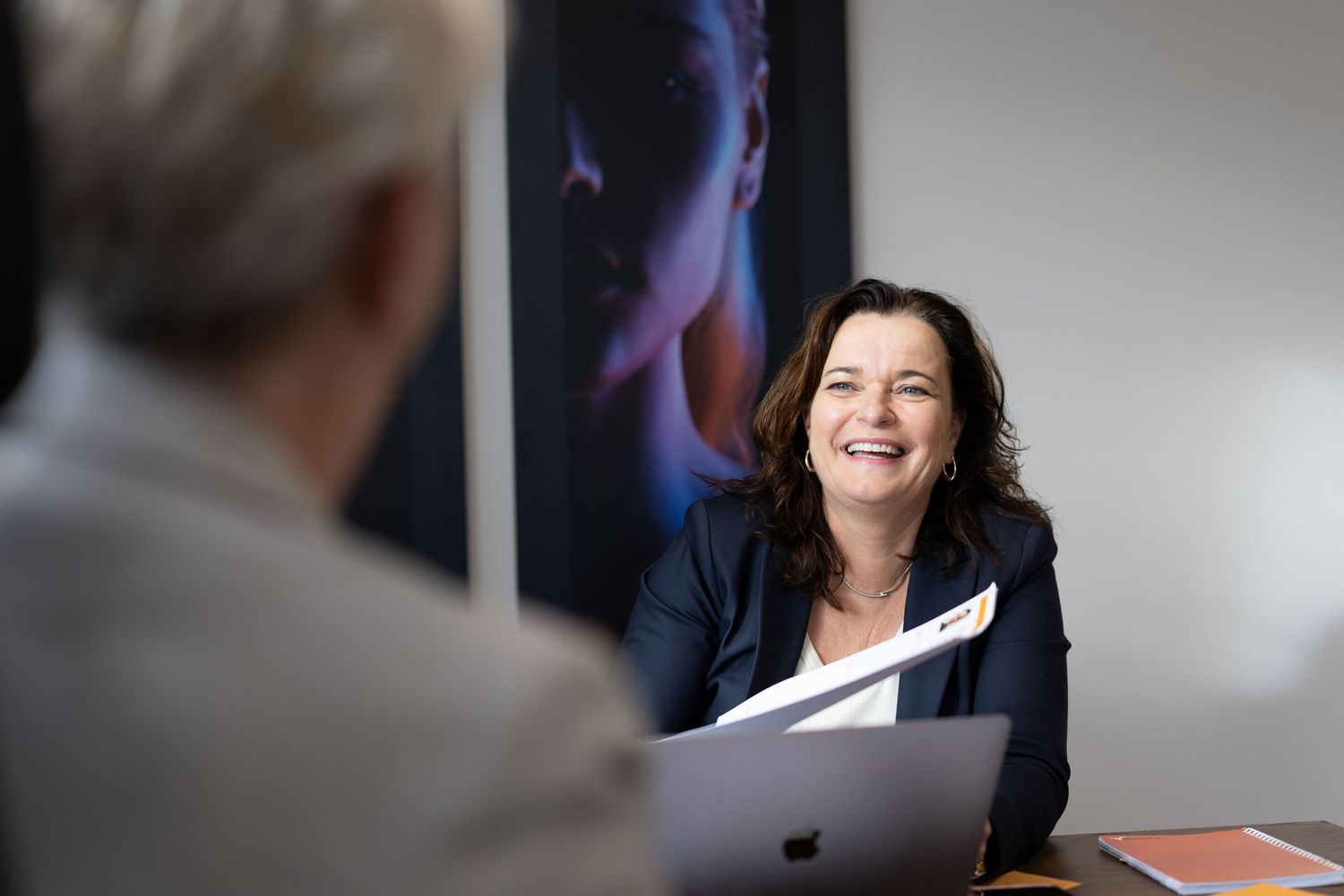 Zakelijke bedrijfsfoto van FutureXL in Alphen aan den Rijn, moderne kantooromgeving en samenwerking.
