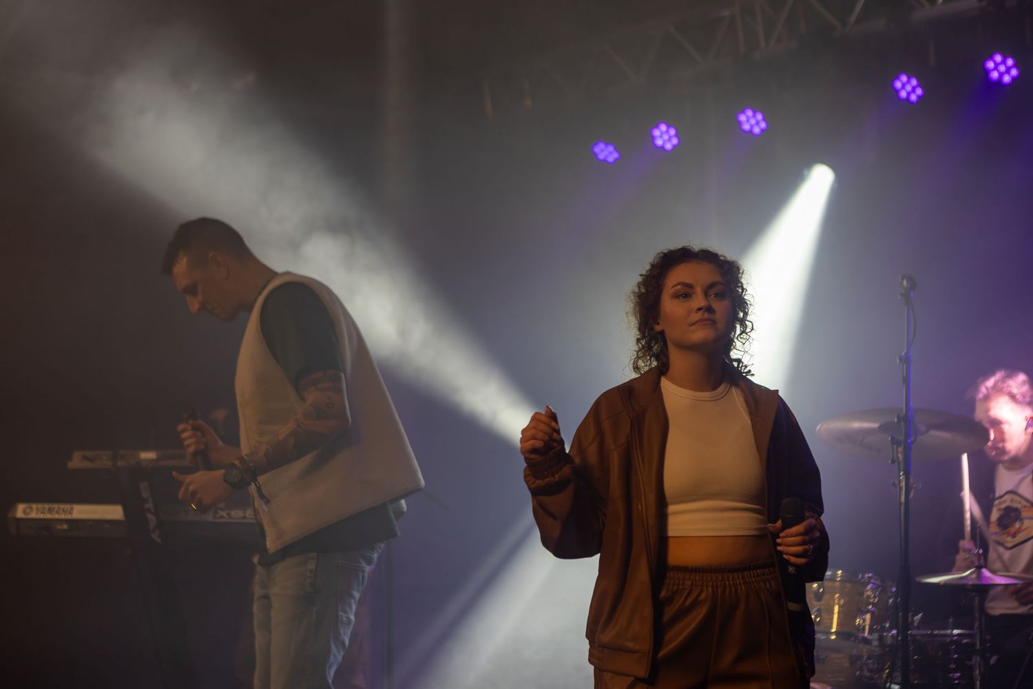 Eventfotografie van het personeelsfeest van het Scala College in Alphen aan den Rijn, vastgelegd met sfeervolle momenten en interactie.
