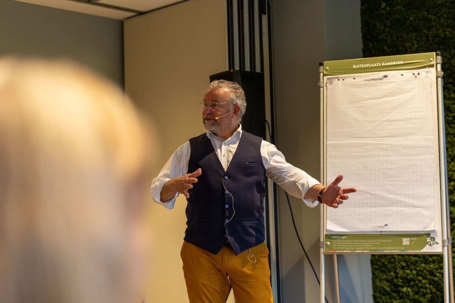 Boekpresentatie van De Groeiversneller door Wim Kweekel, vastgelegd tijdens een zakelijke presentatie.