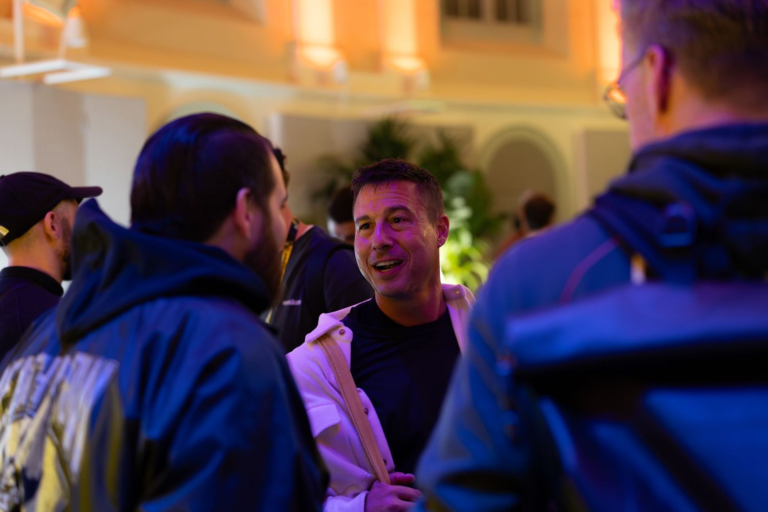Eventfotografie van Oliver Cricket tijdens Amsterdam Dance Event (ADE), live performance met energieke sfeer.
