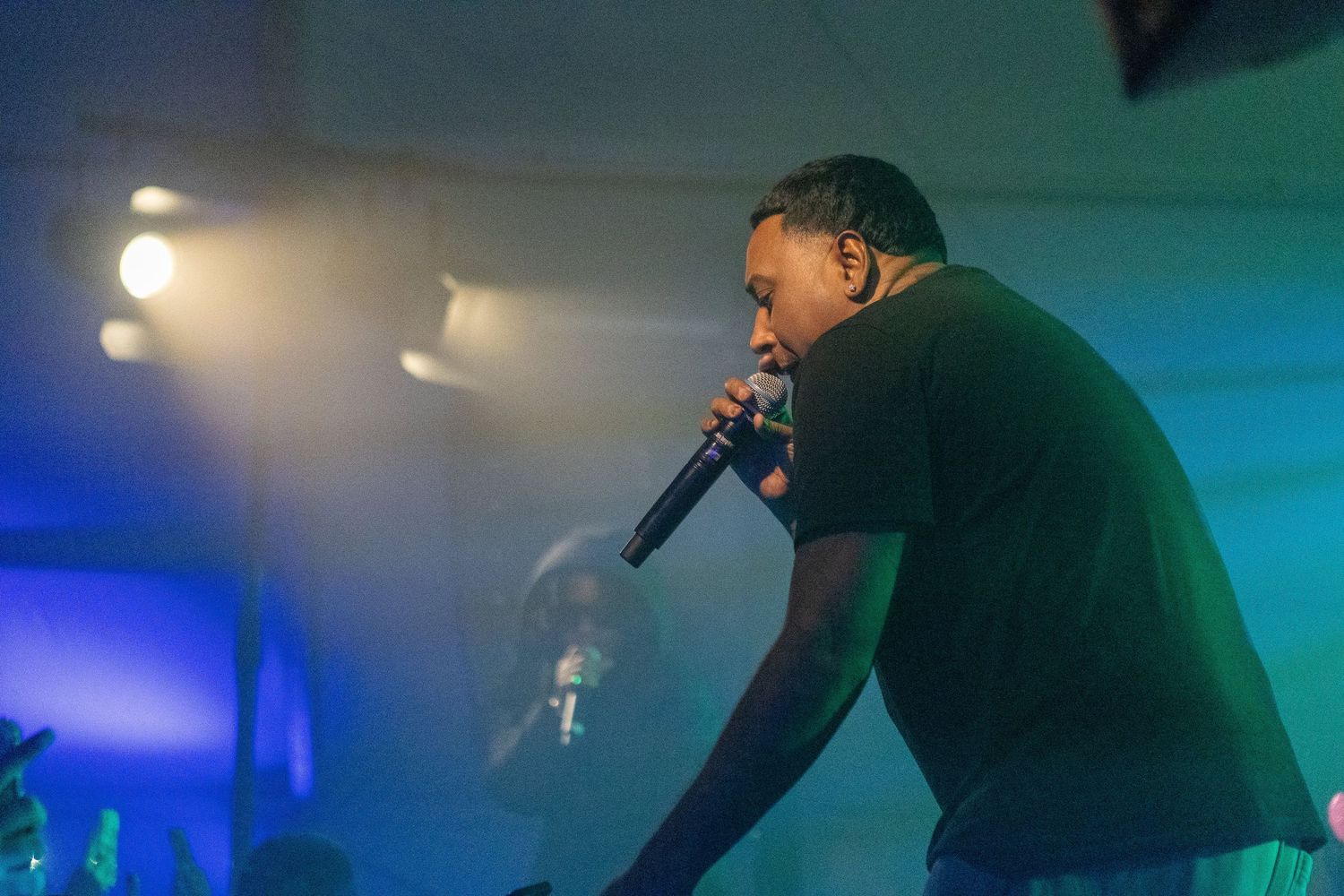 Eventfotografie van het leerlingenfeest van het Scala College in Alphen aan den Rijn, met energieke sfeer, muziek en jongeren in actie.