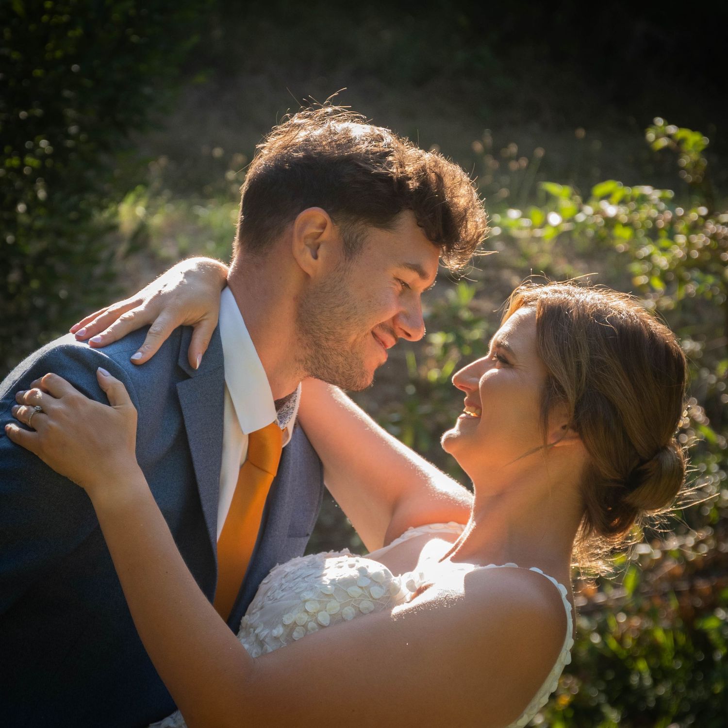 Photographe en Dordogne, Lot, Lot-Et-Garonne, Gironde. 
Je réalise avec émotion des photos de familles, amis, mariages, baptêmes, communions