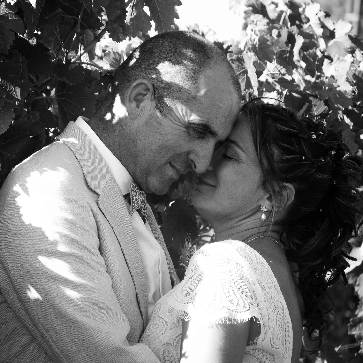 Photographe en Dordogne, Lot, Lot-Et-Garonne, Gironde. 
Je réalise avec émotion des photos de familles, amis, mariages, baptêmes, communions