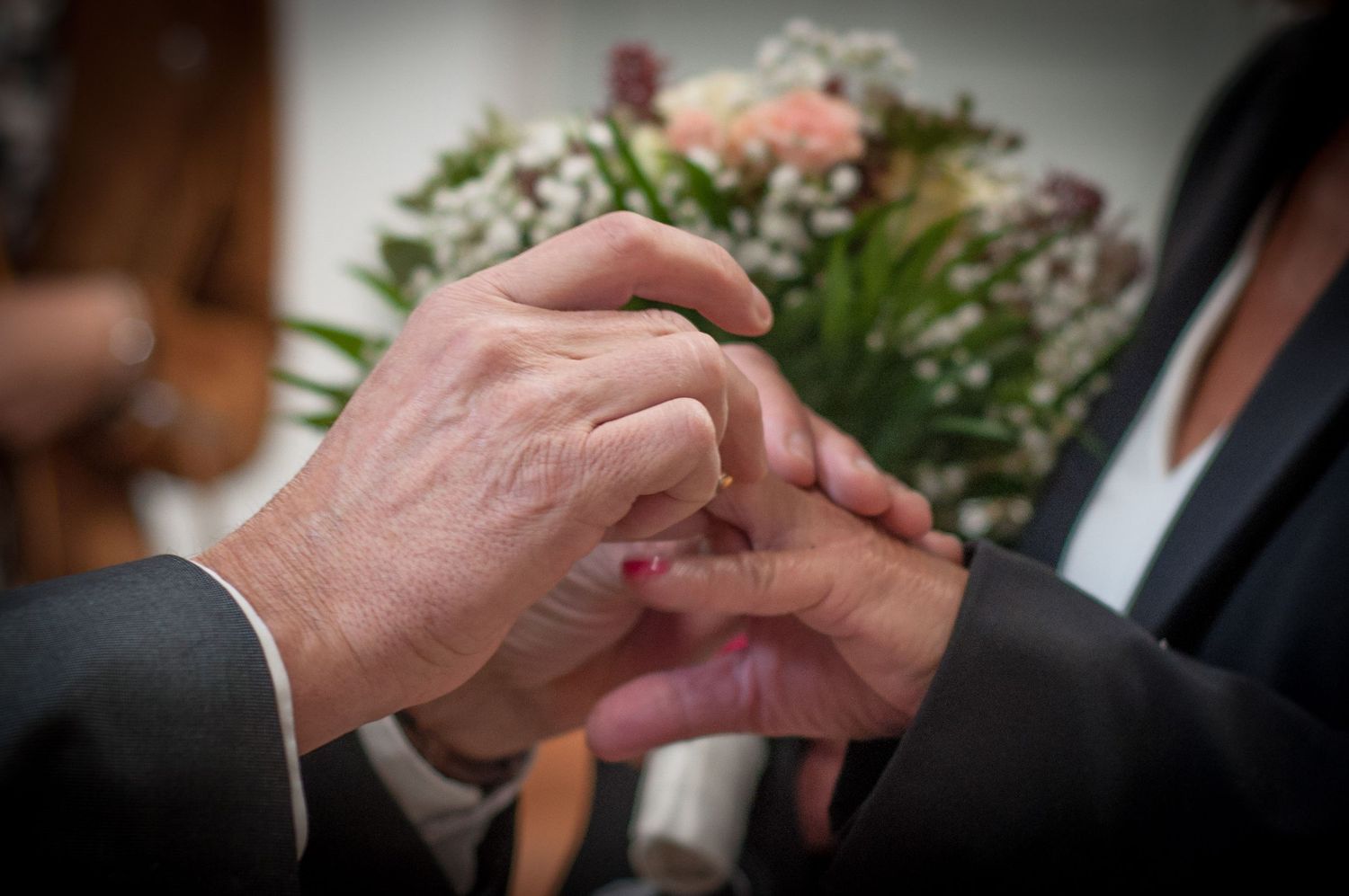 Photographe en Dordogne, Lot, Lot-Et-Garonne, Gironde. 
Je réalise avec émotion des photos de familles, amis, mariages, baptêmes, communions