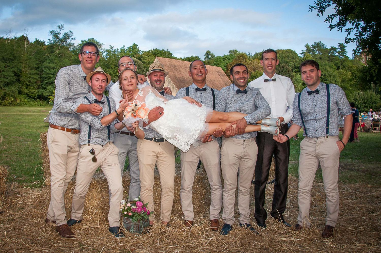 Photographe en Dordogne, Lot, Lot-Et-Garonne, Gironde. 
Je réalise avec émotion des photos de familles, amis, mariages, baptêmes, communions