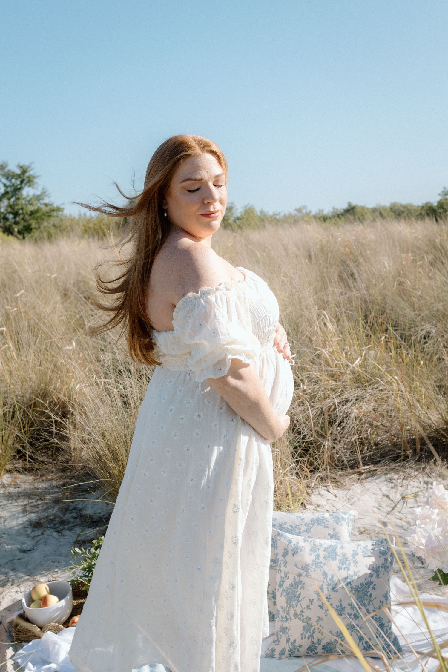 motherhood maternity photo session  at cypress point park in tampa, sea grass and ocean. natural photography,