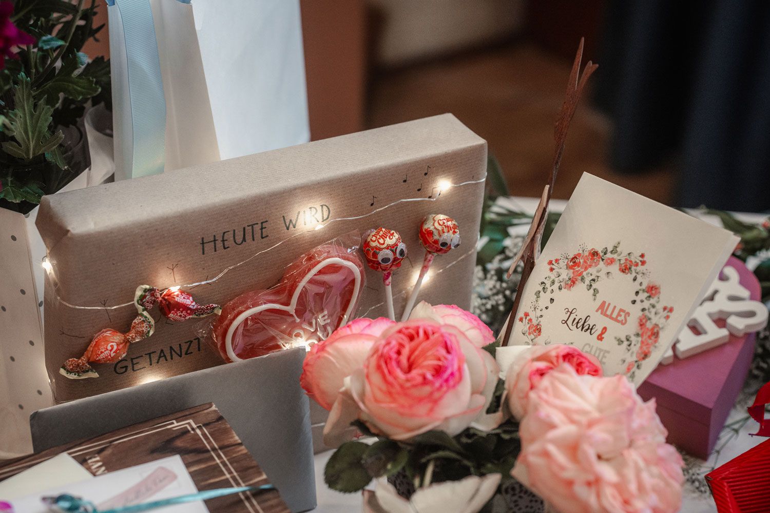 Geschenktisch von Fingerschwur Hochzeiten