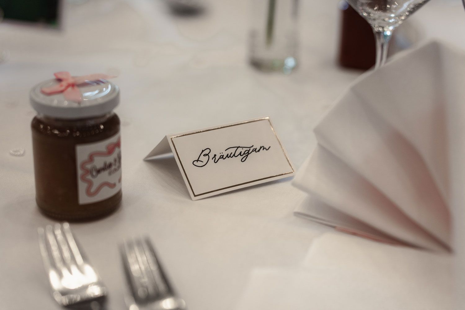 Bräutigam Schild von Fingerschwur Hochzeiten