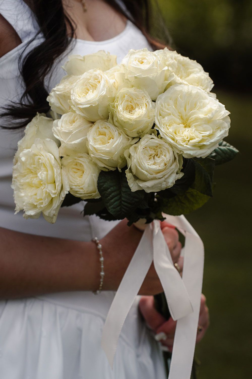 Brautstrauß mit weißen Rosen von Fingerschwur Hochzeiten