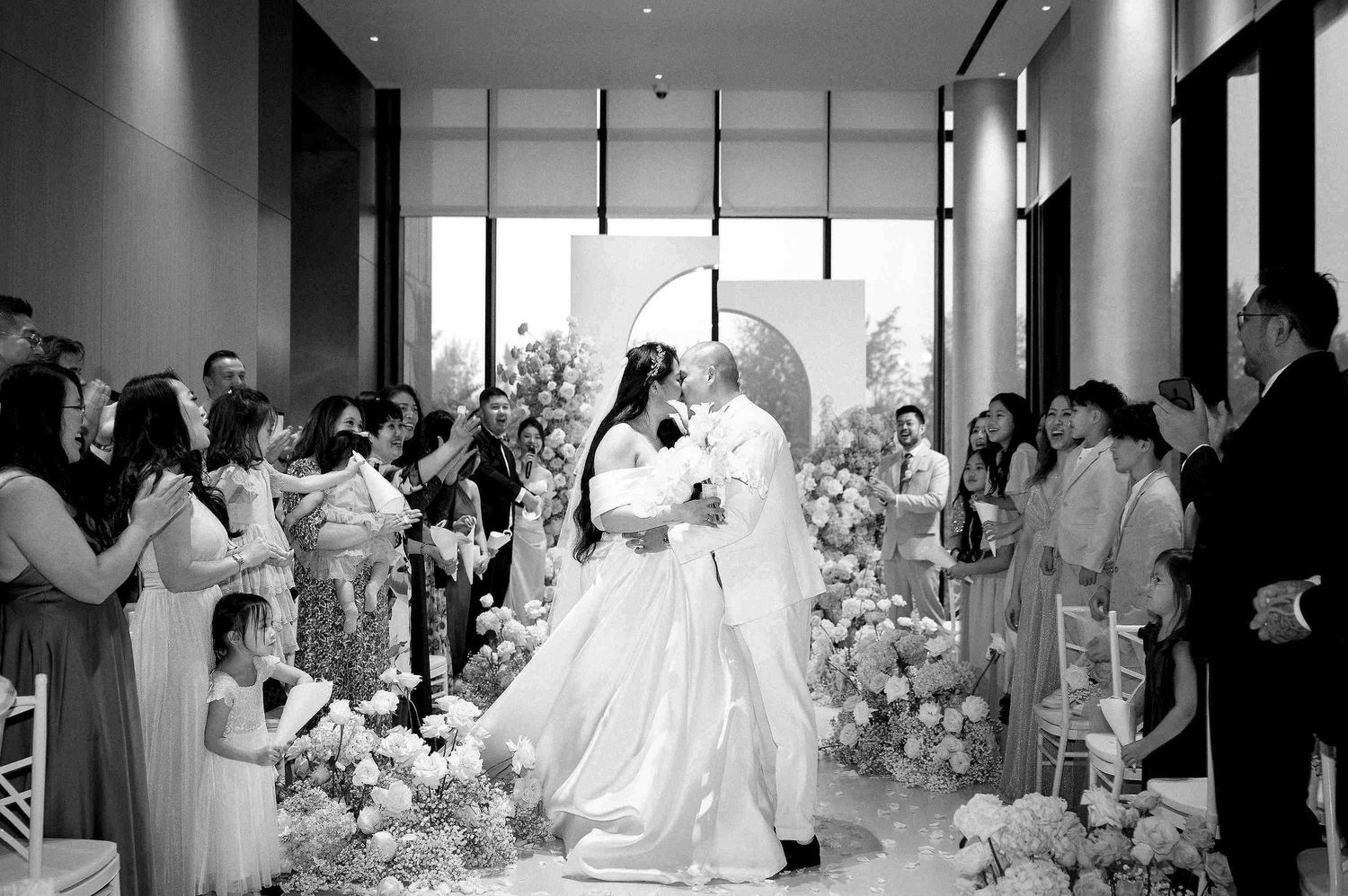 An & Linda’s destination wedding at Shilla Monogram Da Nang, captured by Anhvuwedding in both editorial and candid style.