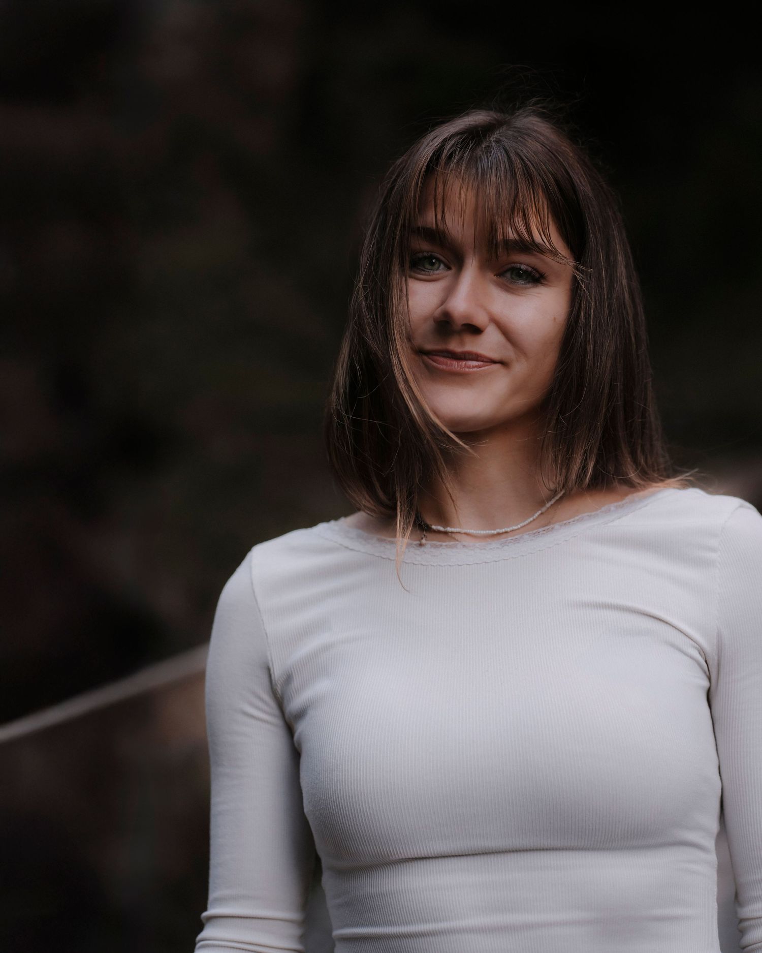 Portrait von Tina Gerber im natürlichen Licht im Freien