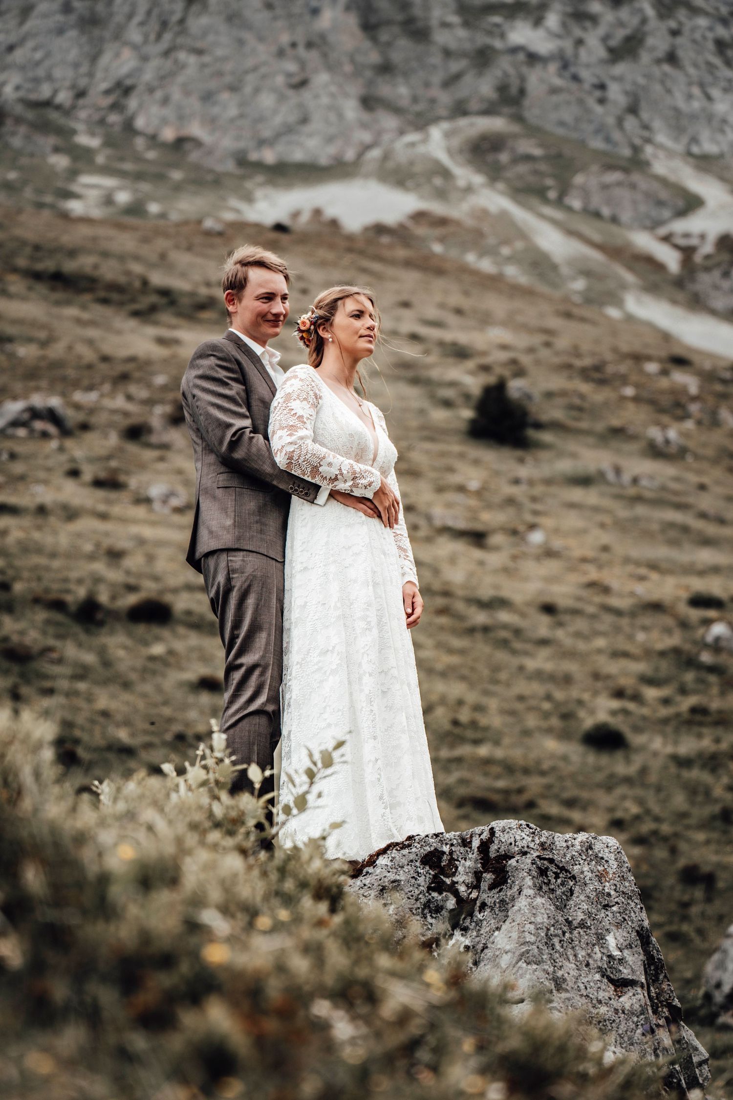 Authentische Hochzeitsfotografie eines Brautpaares in ruhiger Atmosphäre