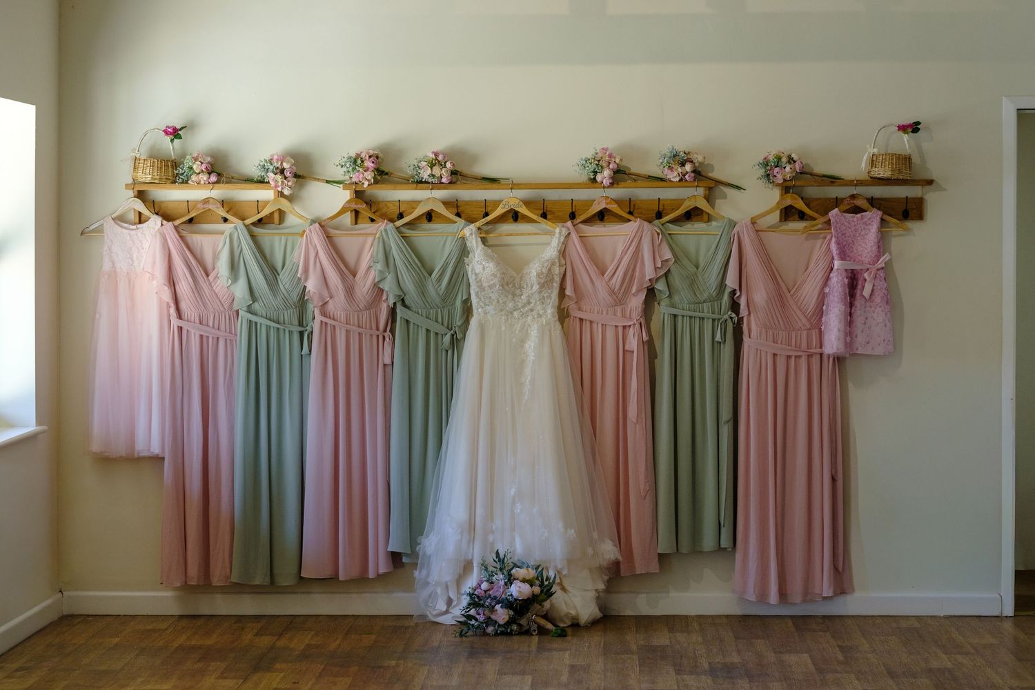 Minstrel Court Cambridge Wedding by Norfolk Wedding Photographer Chris Loneragan.