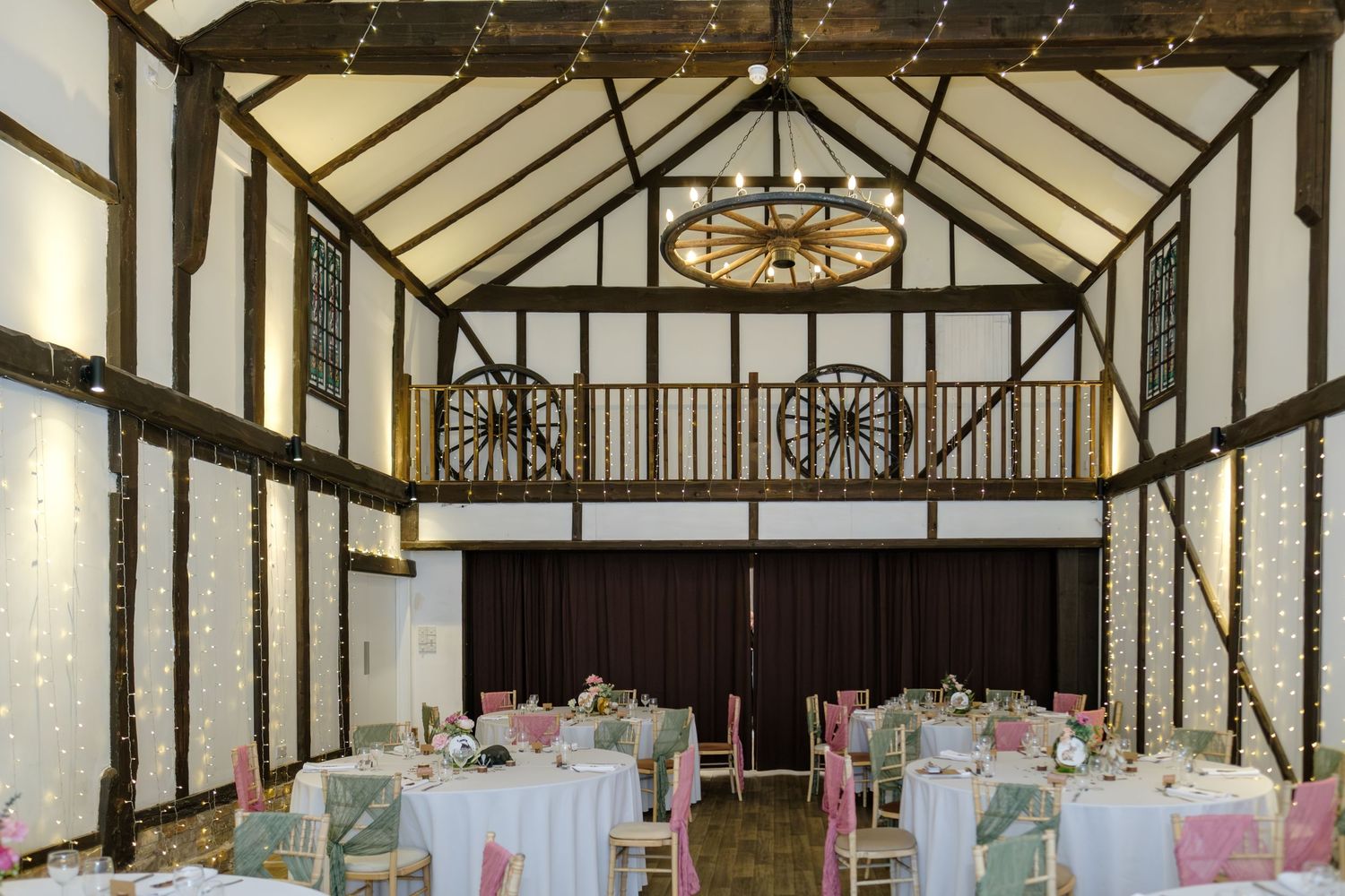 Minstrel Court Cambridge Wedding by Norfolk Wedding Photographer Chris Loneragan.