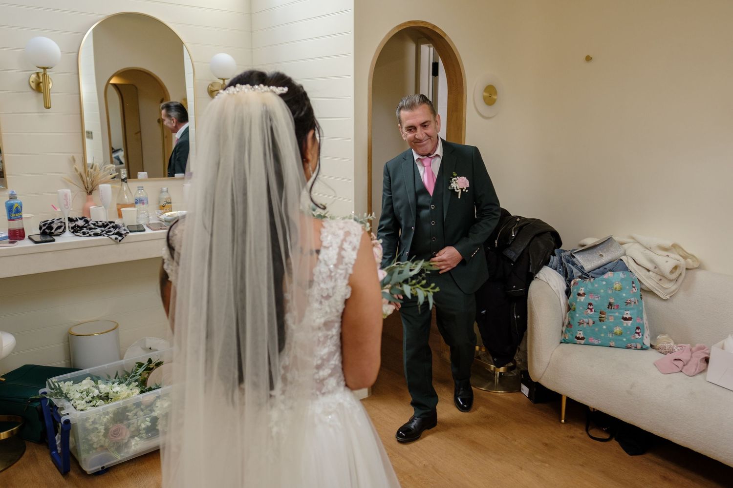 Minstrel Court Cambridge Wedding by Norfolk Wedding Photographer Chris Loneragan.