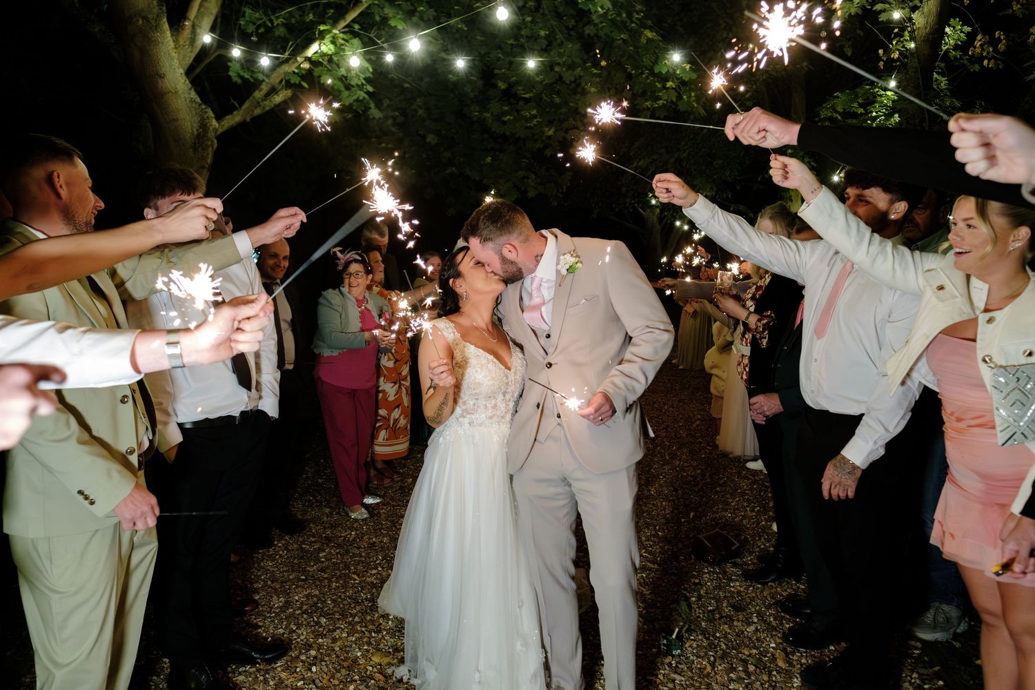 Minstrel Court Cambridge Wedding by Norfolk Wedding Photographer Chris Loneragan.