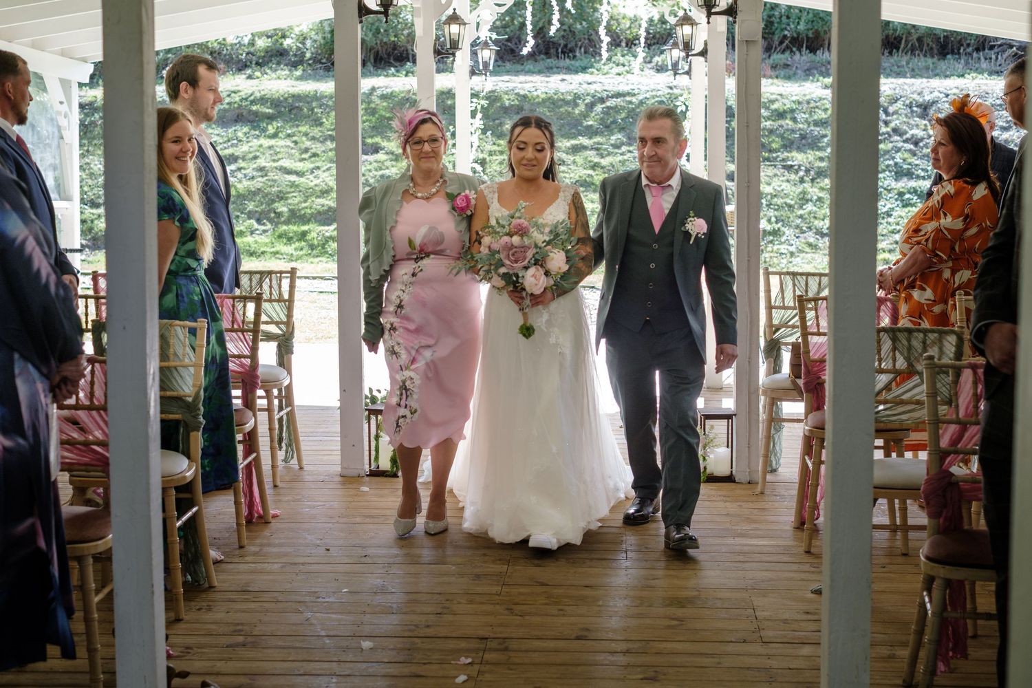 Minstrel Court Cambridge Wedding by Norfolk Wedding Photographer Chris Loneragan.