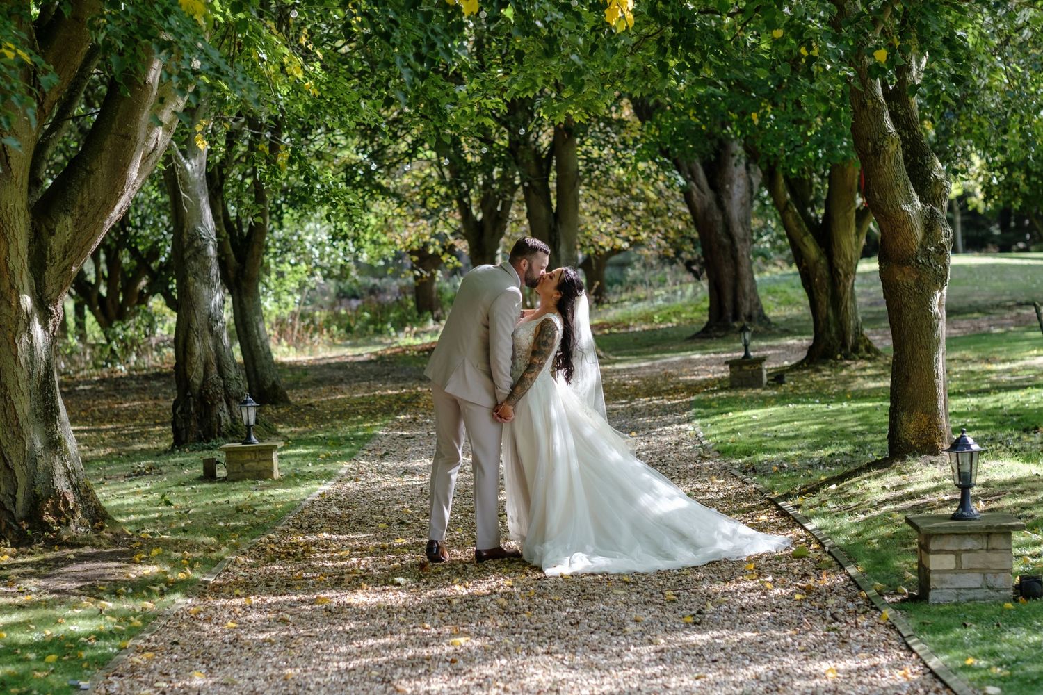 Minstrel Court Cambridge Wedding by Norfolk Wedding Photographer Chris Loneragan.