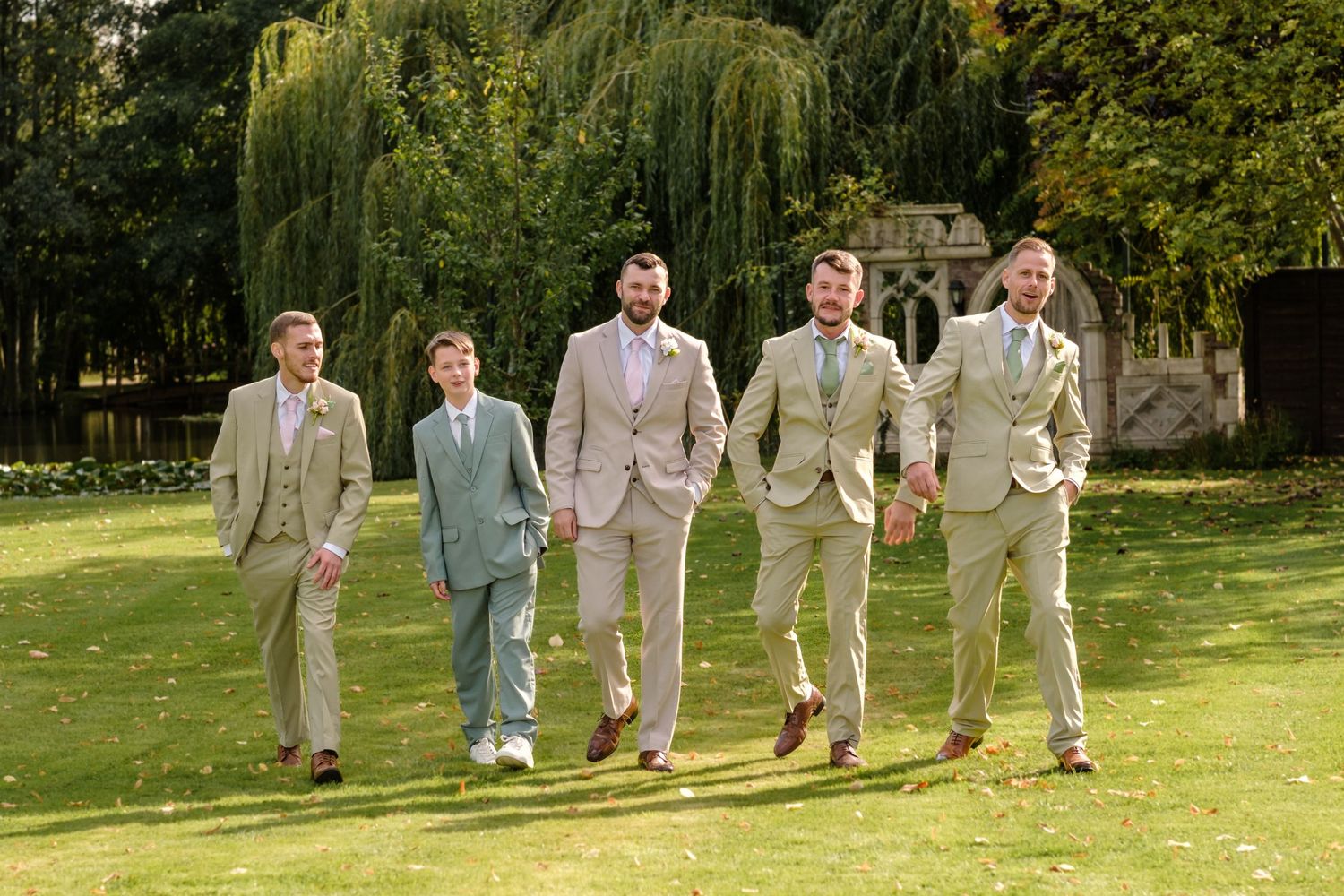 Minstrel Court Cambridge Wedding by Norfolk Wedding Photographer Chris Loneragan.