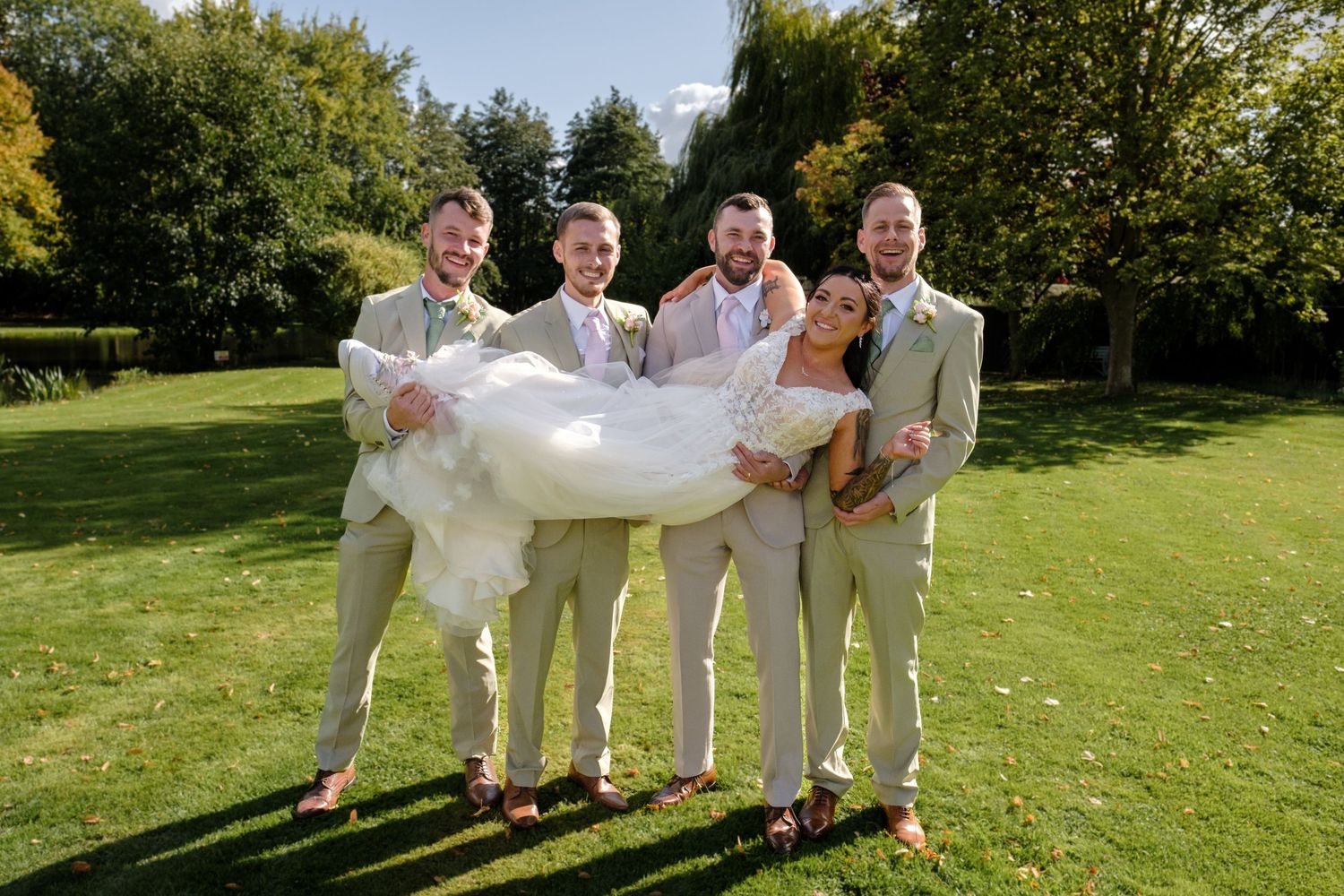 Minstrel Court Cambridge Wedding by Norfolk Wedding Photographer Chris Loneragan.