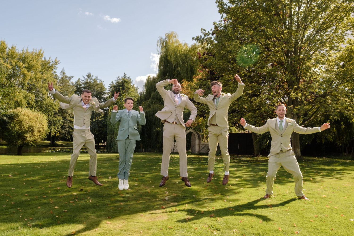 Minstrel Court Cambridge Wedding by Norfolk Wedding Photographer Chris Loneragan.