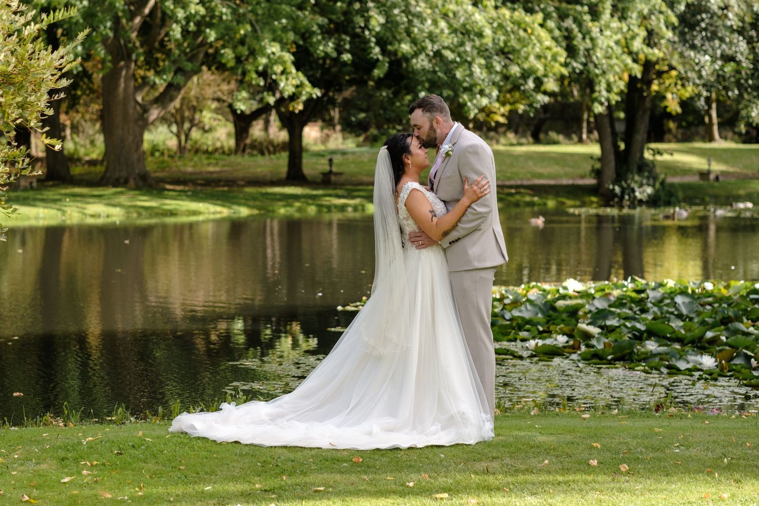 Minstrel Court Cambridge Wedding by Norfolk Wedding Photographer Chris Loneragan.