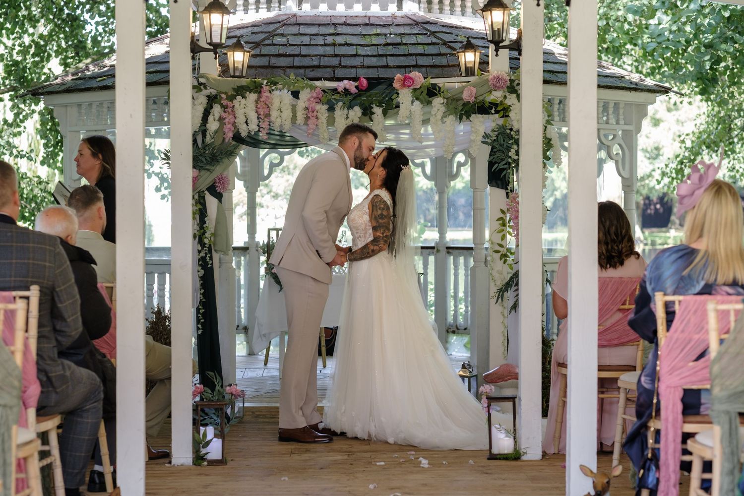 Minstrel Court Cambridge Wedding by Norfolk Wedding Photographer Chris Loneragan.