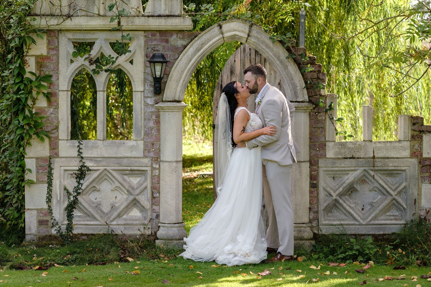 Minstrel Court Cambridge Wedding by Norfolk Wedding Photographer Chris Loneragan.