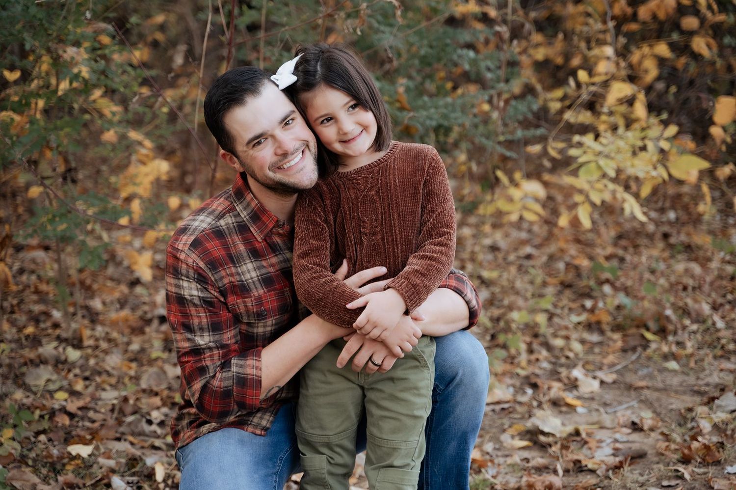 Dad and daughter photo together in tulsa area park on a beautiful fall day