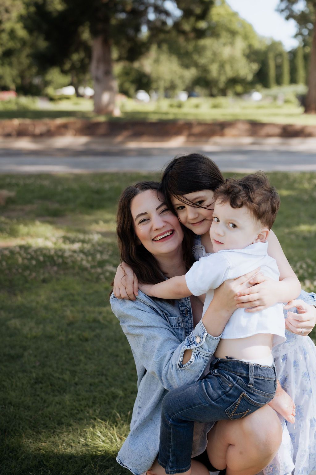 Candid family photo of mom holding her children at Woodward Park in Tulsa Oklahoma