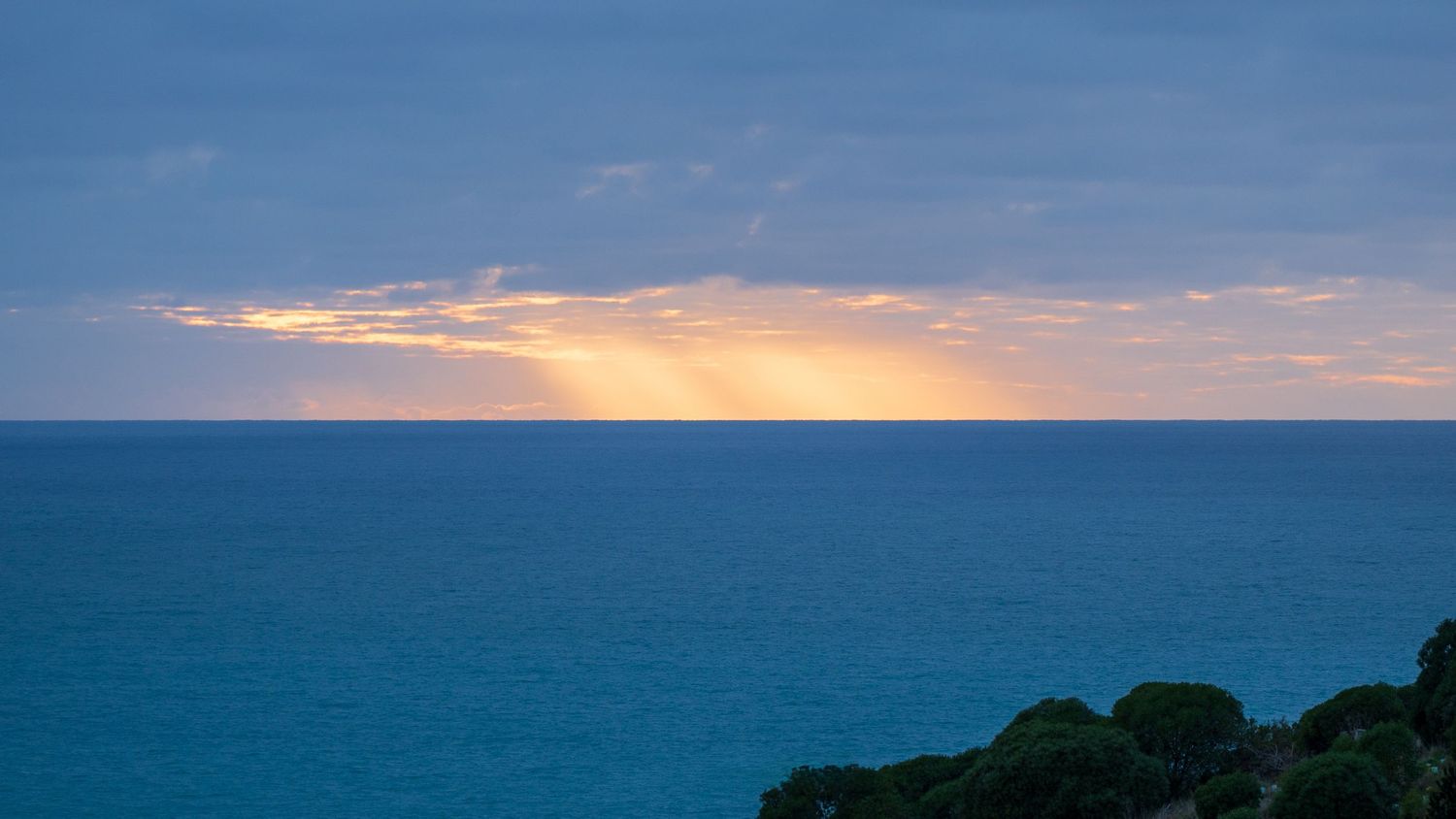 New Zealand landscape photography capturing mountains and lakes by Wesley Yan