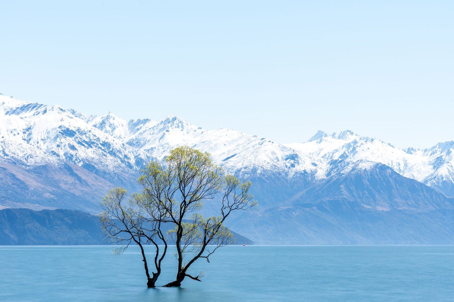 New Zealand landscape photography capturing mountains and lakes by Wesley Yan