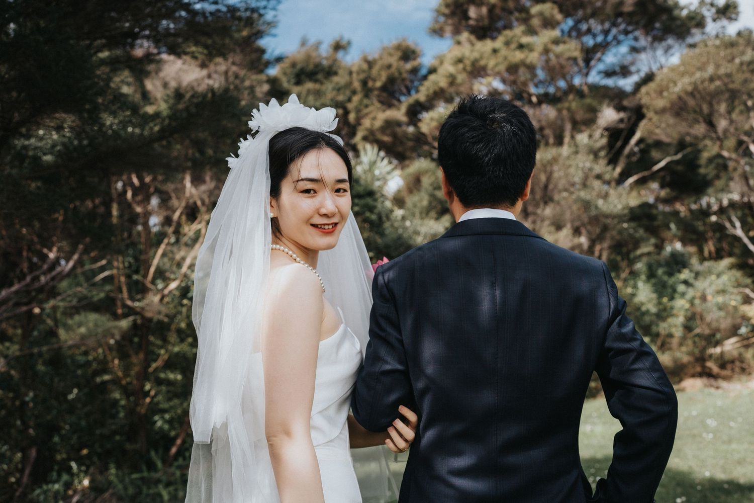 Romantic wedding photoshoot in Auckland with natural and cinematic style by Wesley Yan