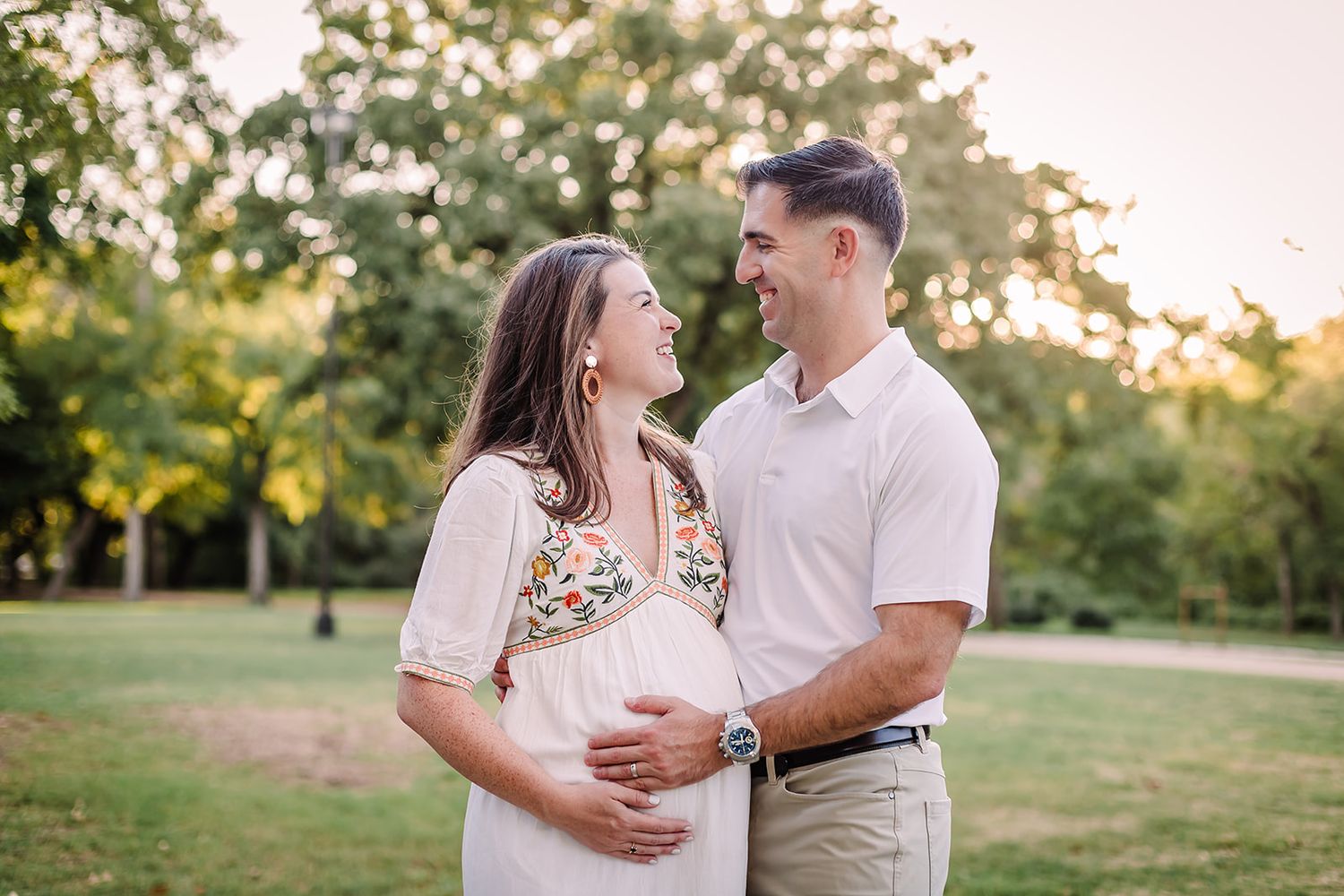 Romantic couples photos captured in a park during golden hour.
