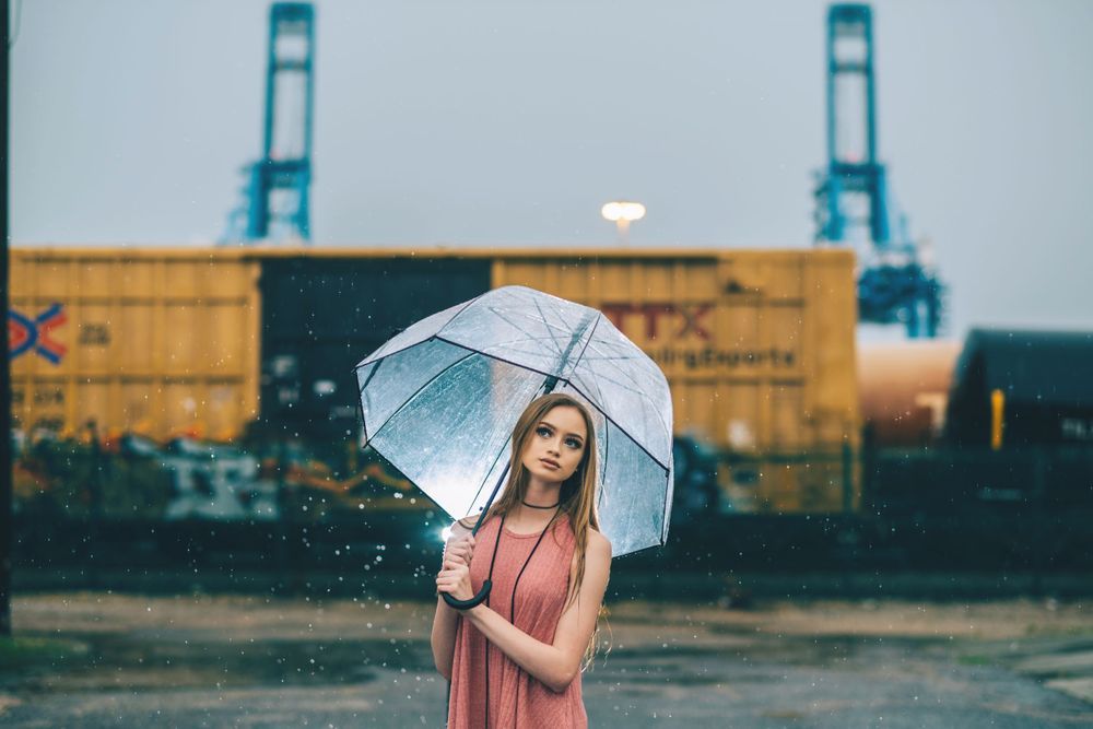 Modern New Orleans senior photoshoot with creative, aesthetic grad pics capturing authentic vibes, personal style, and iconic portraits.