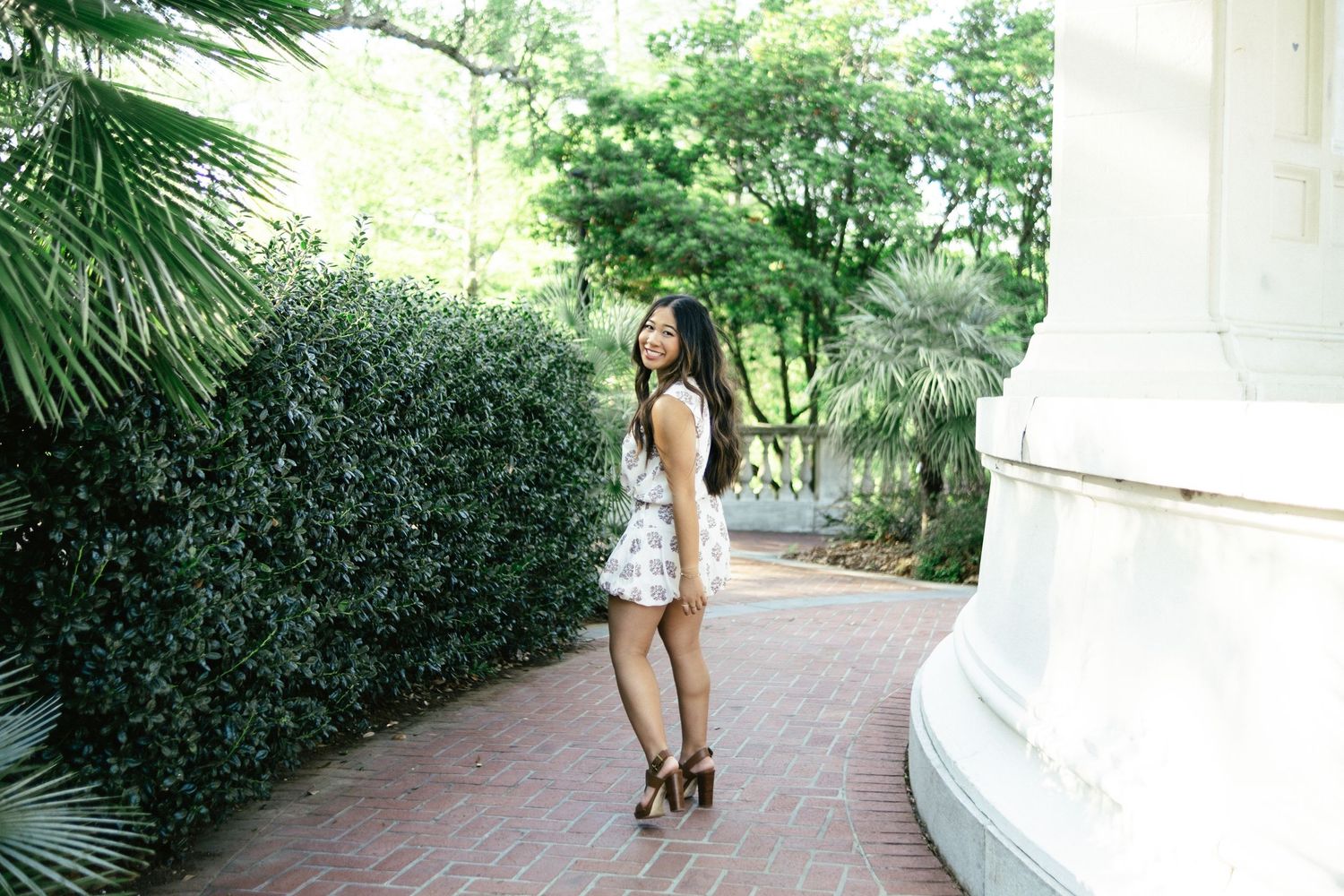 Modern New Orleans senior photoshoot with creative, aesthetic grad pics capturing authentic vibes, personal style, and iconic portraits.