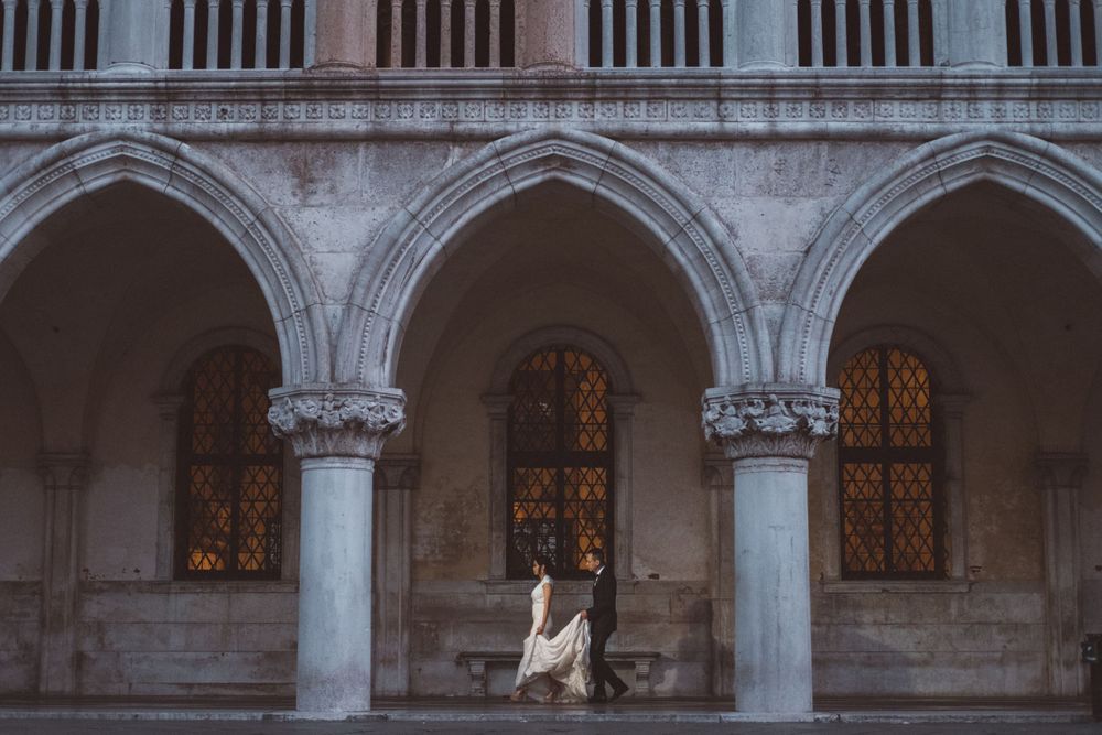 Creative, modern, and romantic New Orleans wedding couple portraits with candid, timeless photography capturing love and real moments.