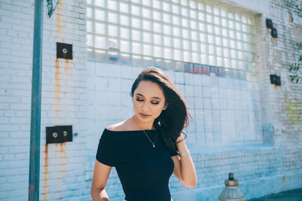 Modern New Orleans senior photoshoot with creative, aesthetic grad pics capturing authentic vibes, personal style, and iconic portraits.