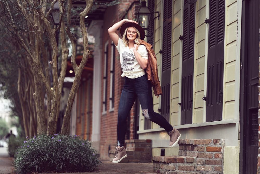 Timeless New Orleans senior photography with creative portraits capturing your teen’s personality, confidence, and graduation milestone.