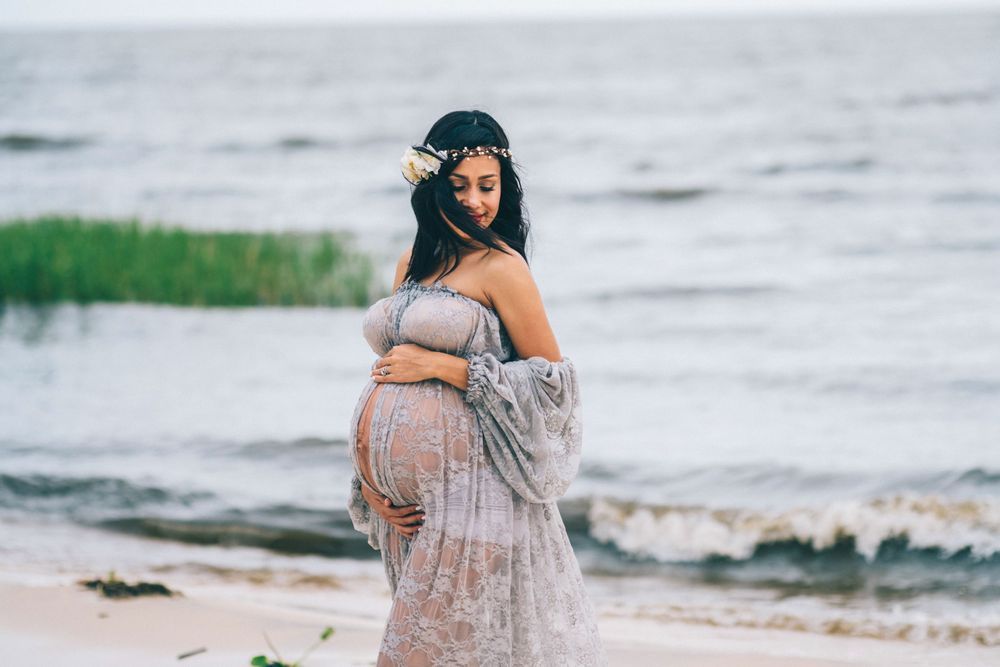 Creative, modern New Orleans maternity photography with timeless portraits capturing love, beauty, and the joy of expecting mothers.