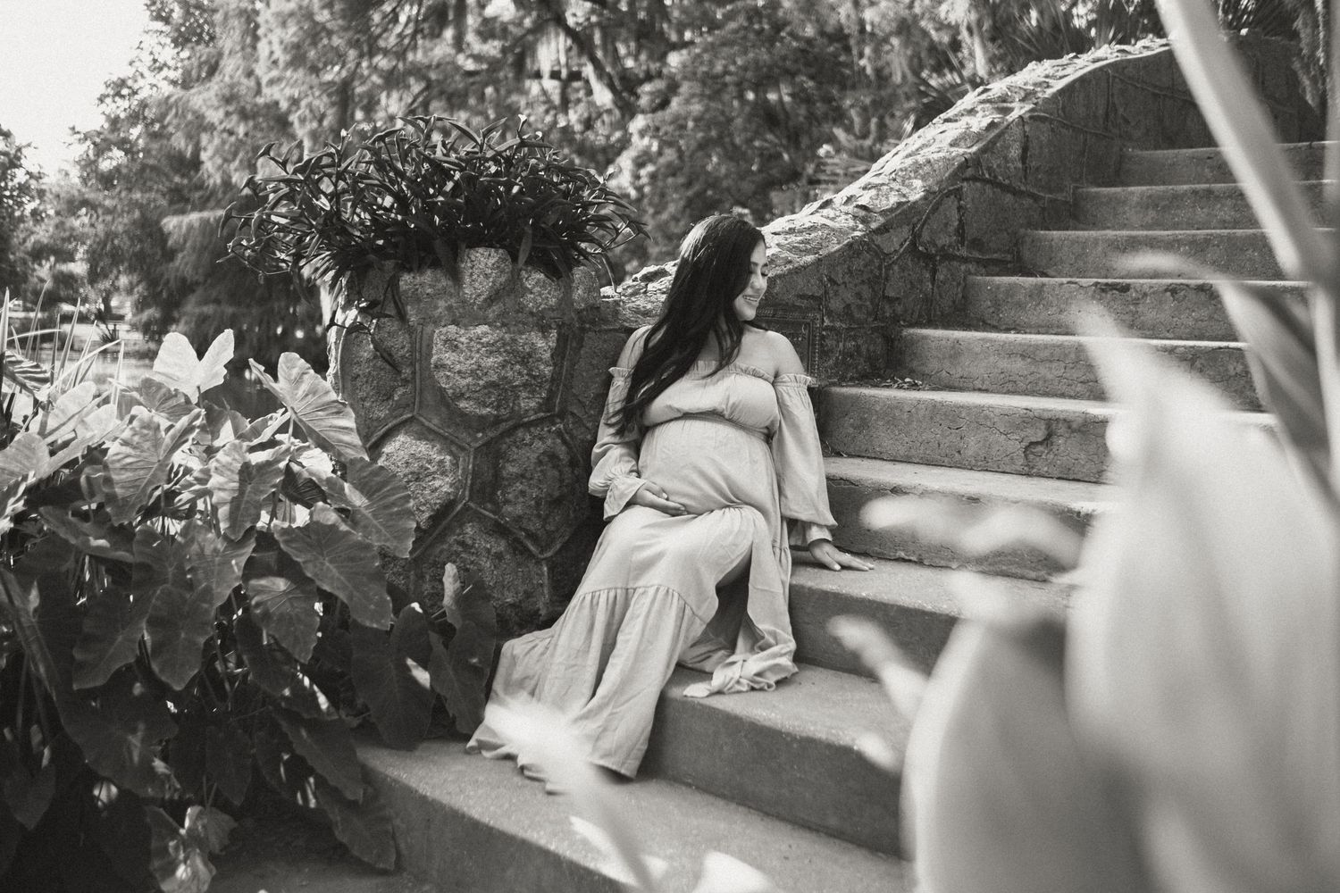Creative, modern New Orleans maternity photography with timeless portraits capturing love, beauty, and the joy of expecting mothers.