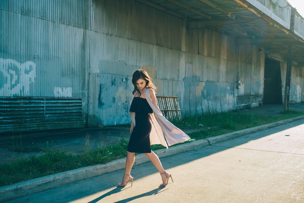 Modern New Orleans senior photoshoot with creative, aesthetic grad pics capturing authentic vibes, personal style, and iconic portraits.