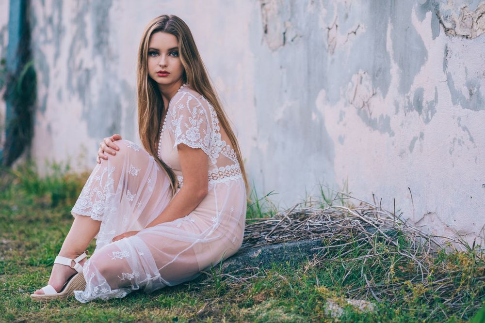 Modern New Orleans senior photoshoot with creative, aesthetic grad pics capturing authentic vibes, personal style, and iconic portraits.