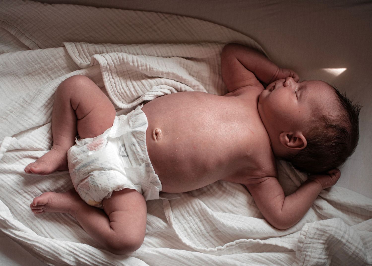 Wausau, Eau Claire, Green Bay, Wisconsin Wedding | Family | Newborn Photography. Newborn in white clothing