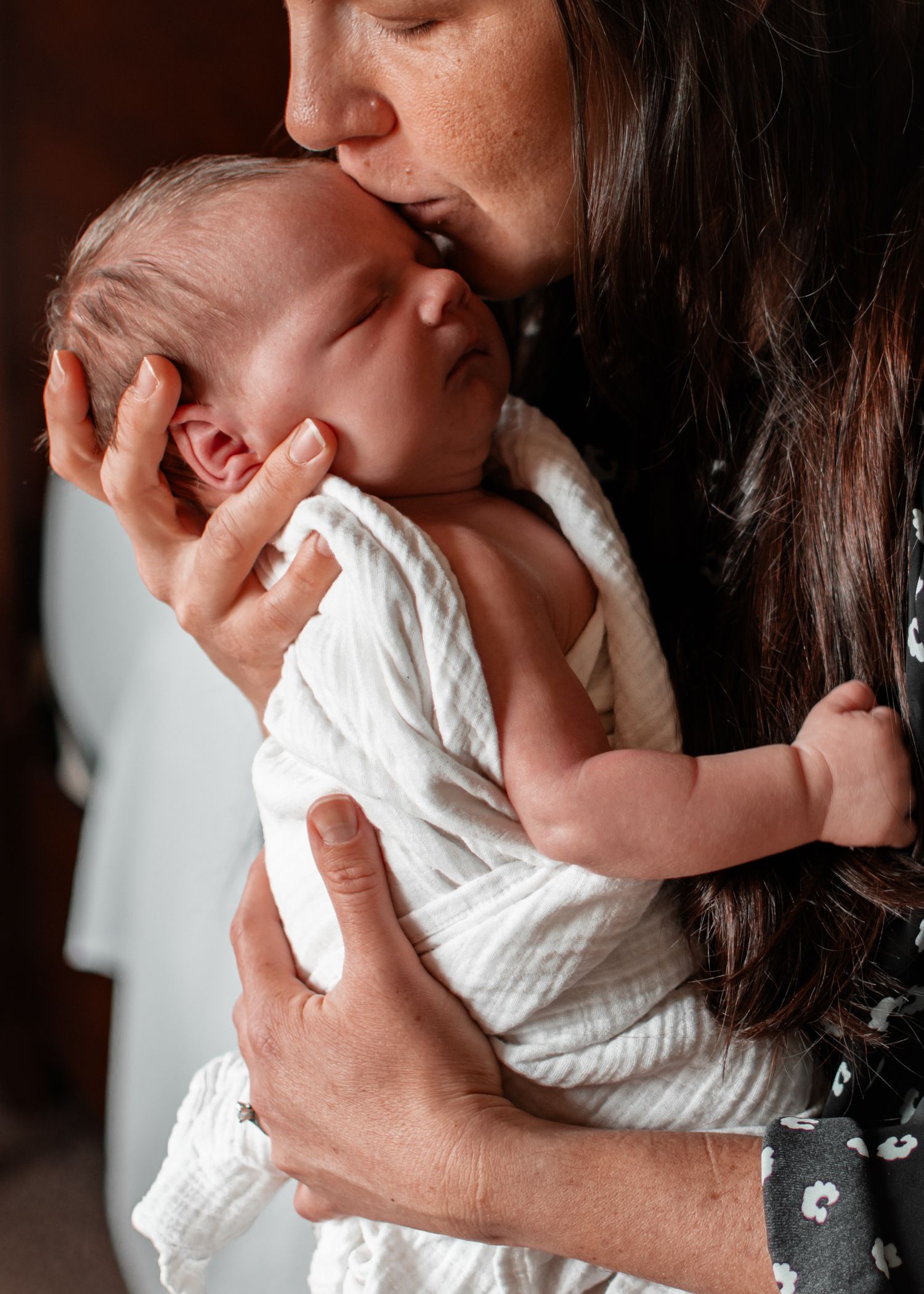 Wausau, Eau Claire, Green Bay, Wisconsin Wedding | Family | Newborn Photography. Newborn in mother's arms. Sweet moment.