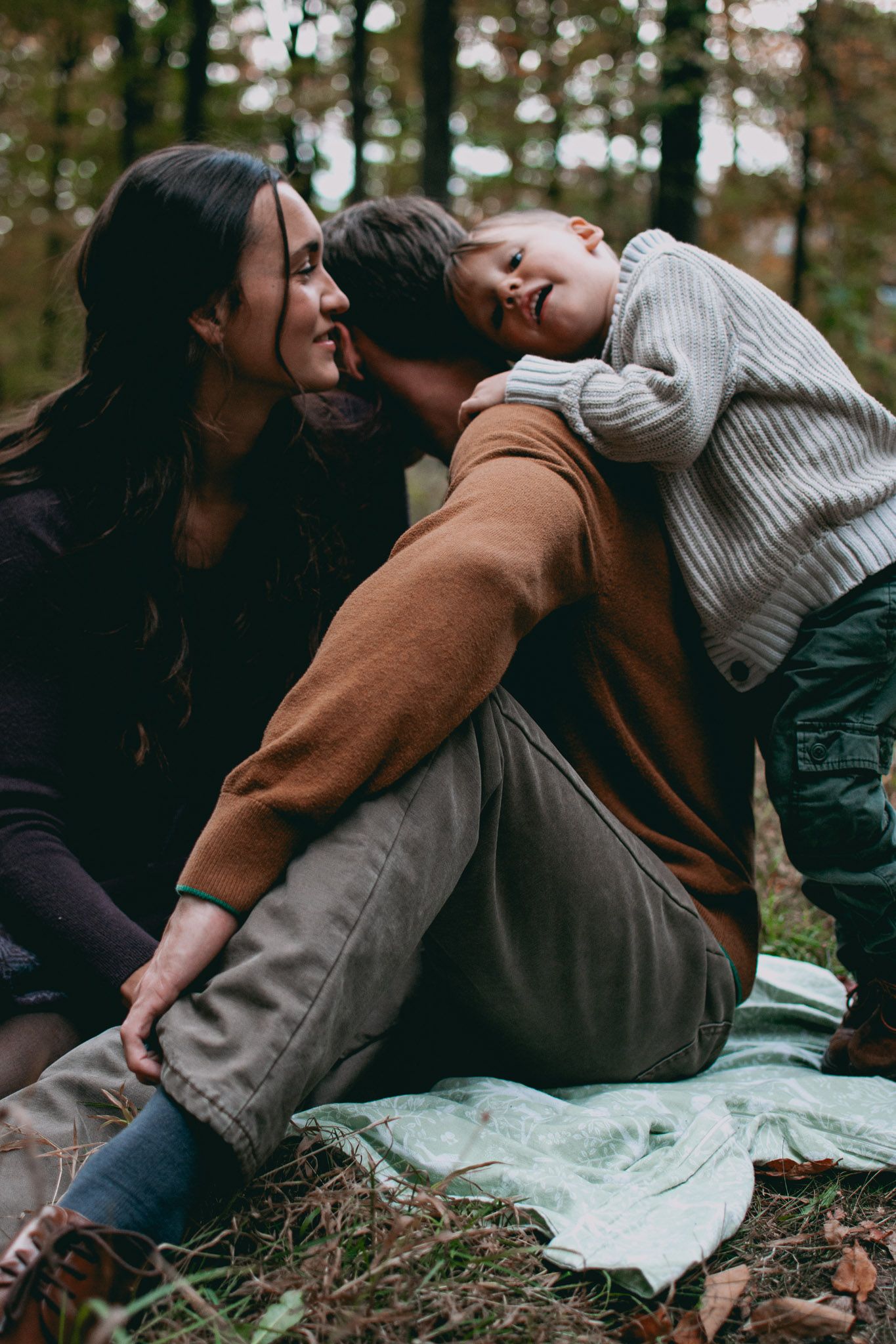 Wausau, Eau Claire, Green Bay, Wisconsin Wedding | Family | Newborn Photography. Photographer. Catholic. Family Portrait. Snuggly.