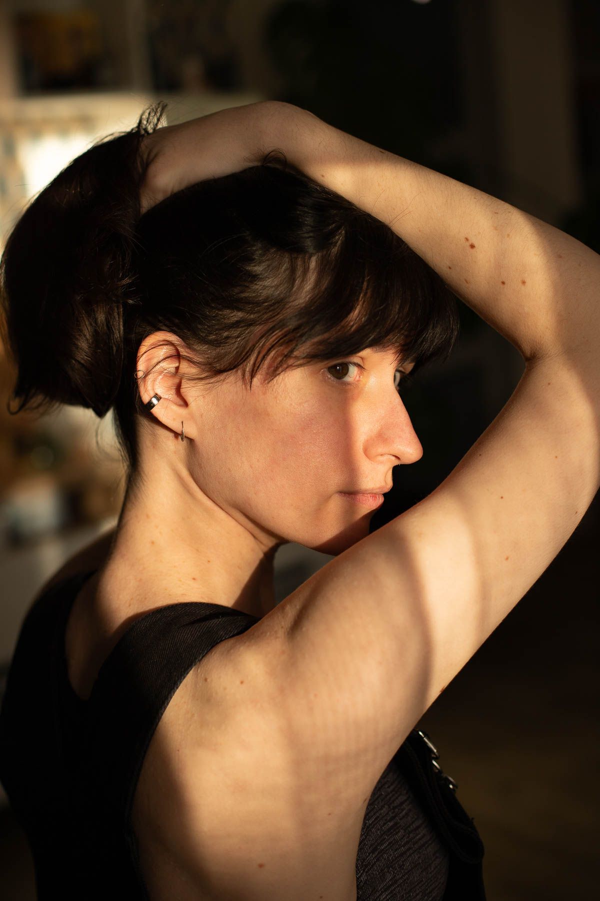 séance photo de portrait d'une femme en intérieur à Tours
