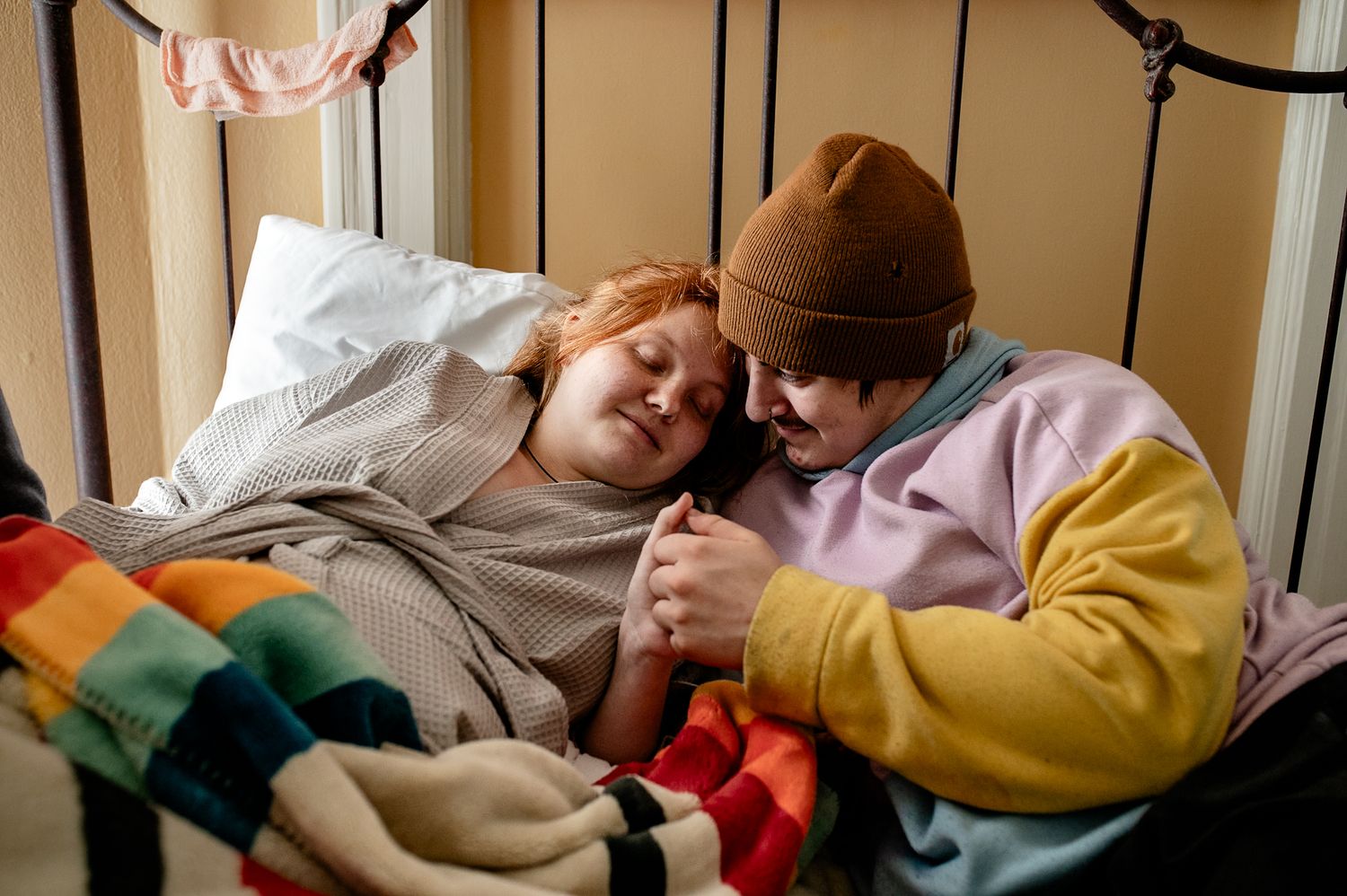Partner centered birth at Alma birth center in Portland, Oregon with the support of a doula and documentary birth photos.